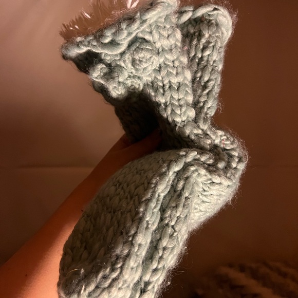 Chunky Knit Green Lemon Collection slippers Snowflake Pattern - Picture 4 of 4